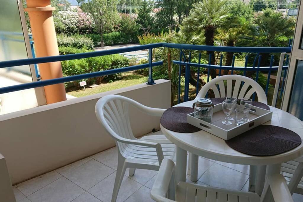 T2 Climatise A 5 Minutes A Pied De La Plage Avec Parking, Piscine Et Wifi Fréjus Kültér fotó