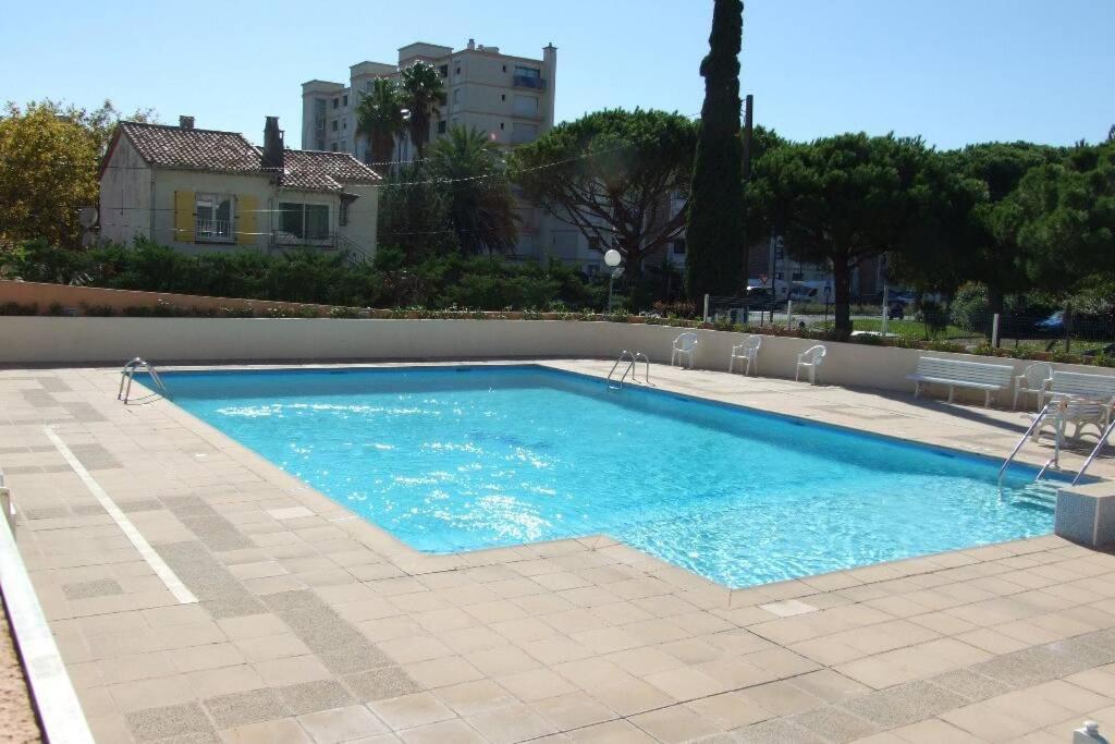 T2 Climatise A 5 Minutes A Pied De La Plage Avec Parking, Piscine Et Wifi Fréjus Kültér fotó